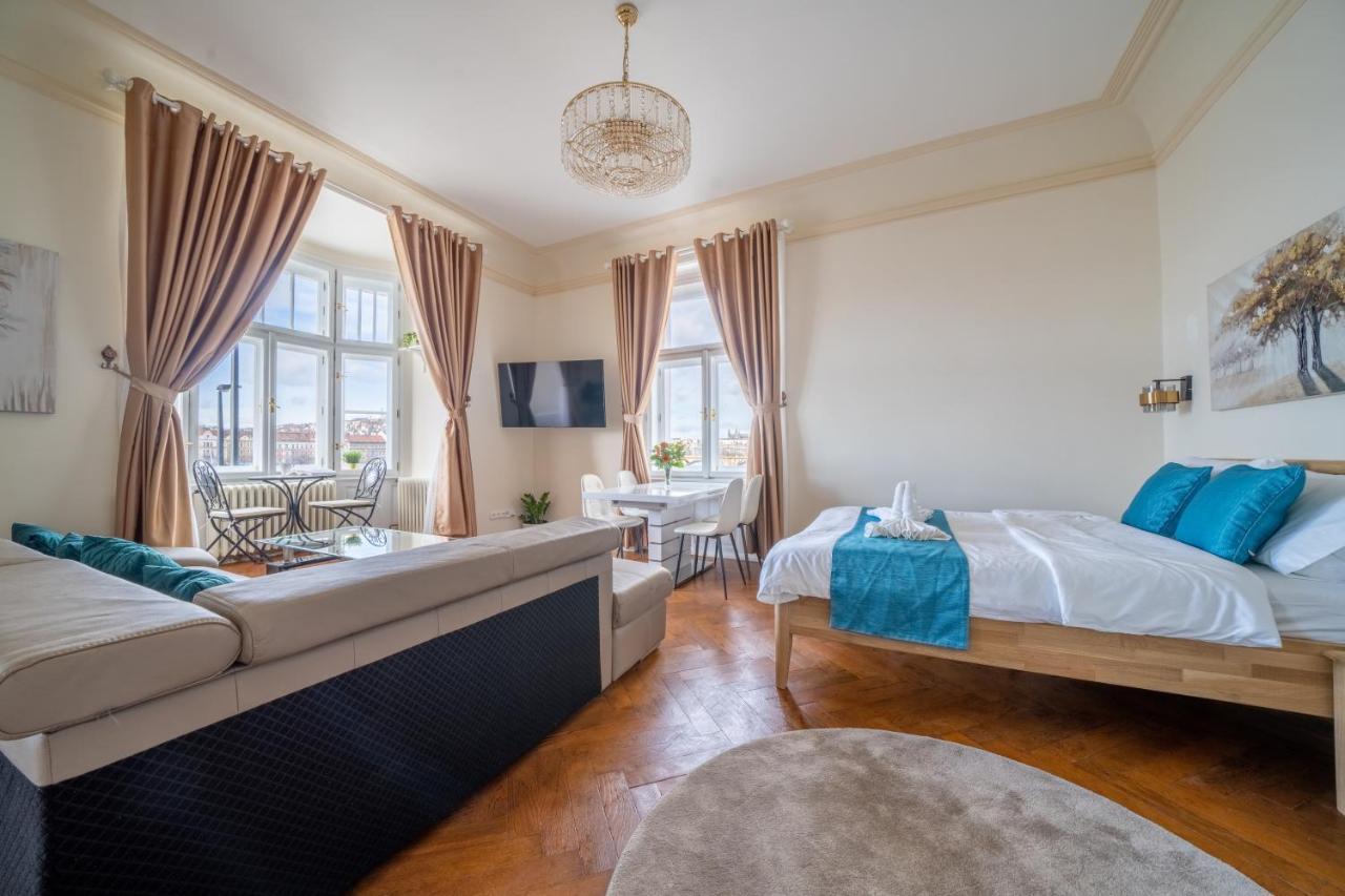 Exclusive Apartment With A View Of Prague Castle And Vltava River Exterior photo