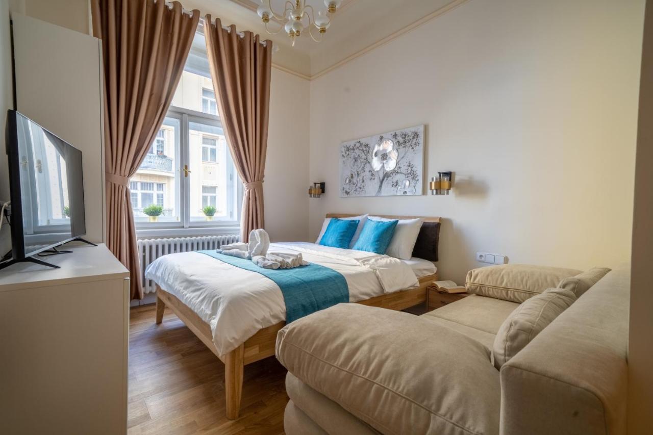 Exclusive Apartment With A View Of Prague Castle And Vltava River Exterior photo