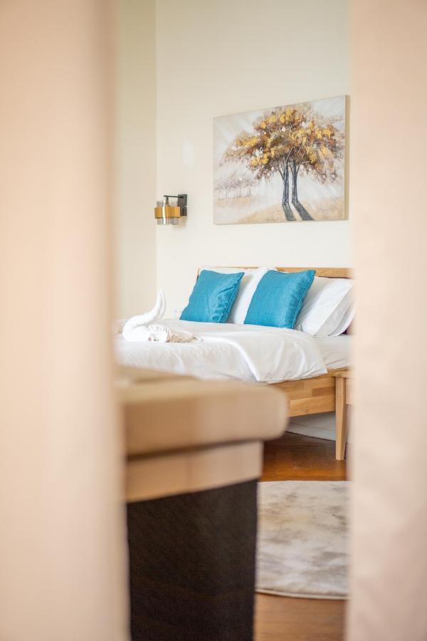 Exclusive Apartment With A View Of Prague Castle And Vltava River Exterior photo